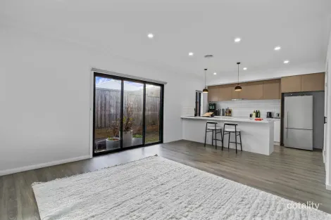 Property photo of 33 Dargile Circuit Epping VIC 3076