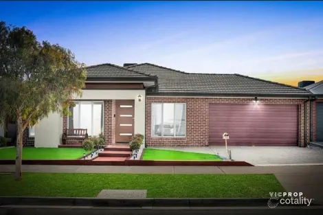 13 Garner Gr, Rockbank, VIC 3335