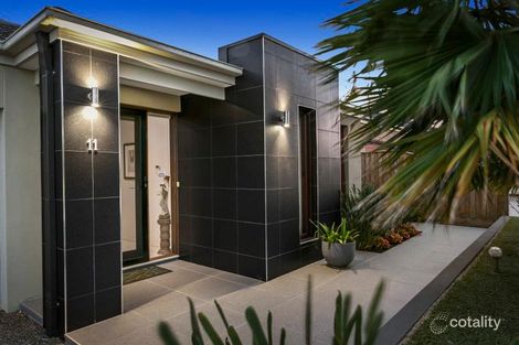 Property photo of 11 Landini Circuit Cranbourne North VIC 3977
