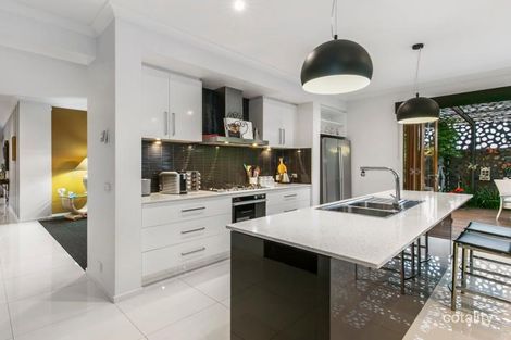 Property photo of 11 Landini Circuit Cranbourne North VIC 3977