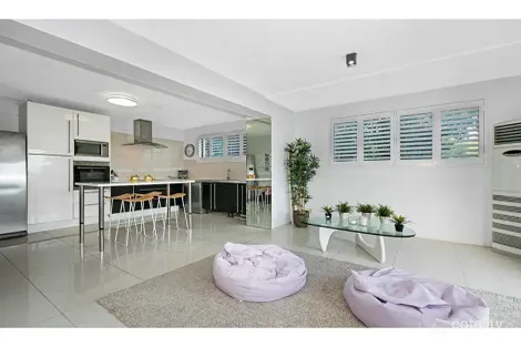 2/24 Crescent Rd, Hamilton, QLD 4007