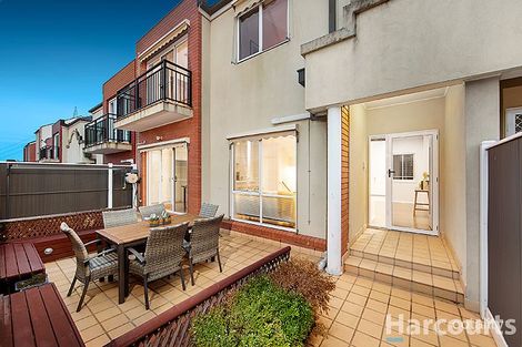 Property photo of 10/18 Tulloch Grove Glen Waverley VIC 3150