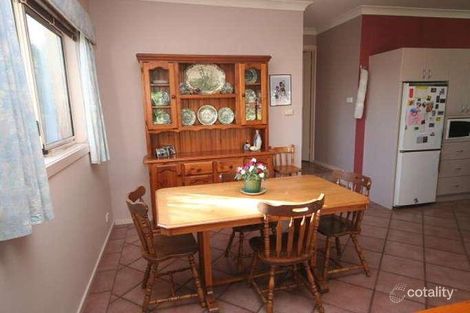 Property photo of 14 Elouera Court Jerrabomberra NSW 2619