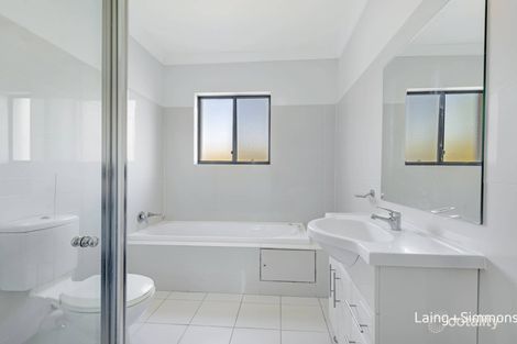 Property photo of 21/2-4 Ferndale Close Constitution Hill NSW 2145