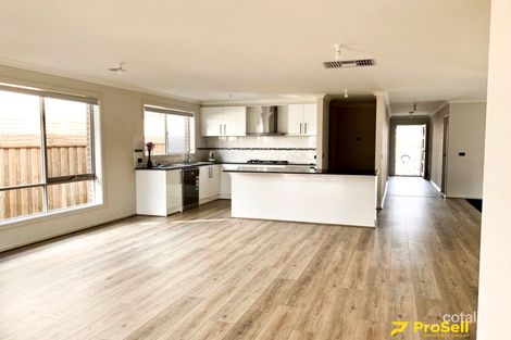 Property photo of 21 Anvil Way Clyde North VIC 3978