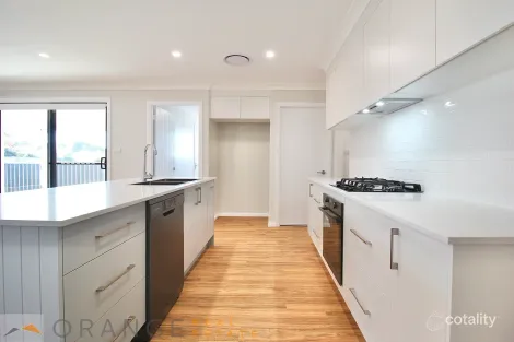 Property photo of 9 Hoynes Circuit Blayney NSW 2799