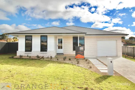 Property photo of 9 Hoynes Circuit Blayney NSW 2799