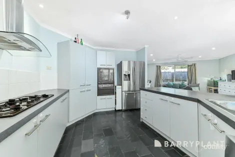 Property photo of 32 Ashfield Drive Berwick VIC 3806