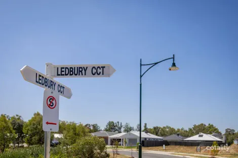 Property photo of 64 Ledbury Circuit West Wodonga VIC 3690