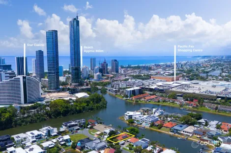 Property photo of 10 Merrimac Boulevard Broadbeach Waters QLD 4218