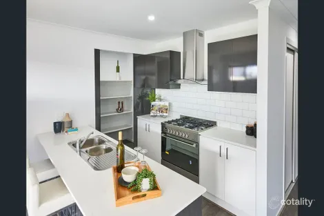 Property photo of 150 Henry Road Pakenham VIC 3810