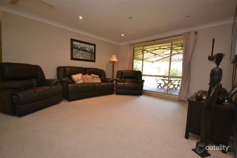 Property photo of 21 Tartarian Crescent Bomaderry NSW 2541