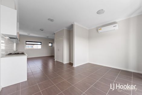 Property photo of 11 Matilda Avenue Wollert VIC 3750