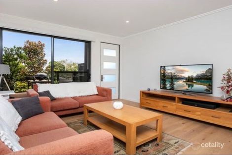 Property photo of 10 Hakea Drive Warriewood NSW 2102