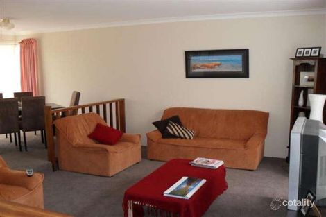 Property photo of 4 Bridgedale Close Beldon WA 6027