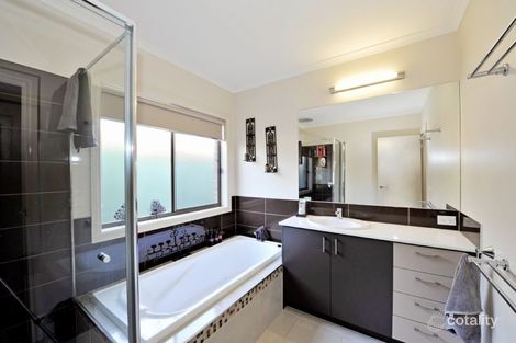 Property photo of 11 Teal Street Kialla VIC 3631