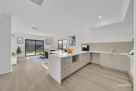 Property photo of 3 Jasper Way Cobblebank VIC 3338