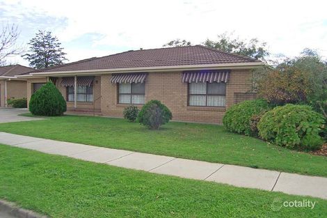 2/2 Glendaloch Ct, Lavington, NSW 2641