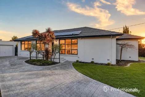 2 GREENVIEW CT, BENTLEIGH EAST, VIC 3165