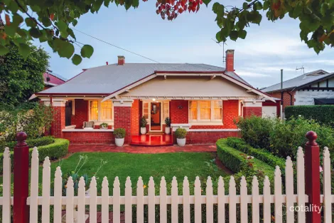 9 Glen Rowan Rd, Woodville South, SA 5011