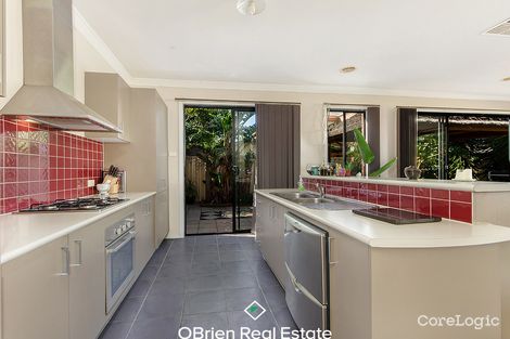 Property photo of 5 Maranoa Grove Caroline Springs VIC 3023