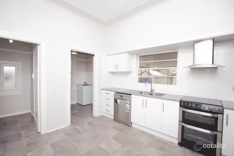 Property photo of 12 Animoo Avenue Griffith NSW 2680