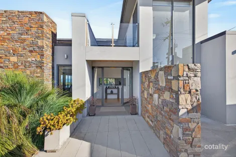 18 Skidale Cl, Lake Tyers Beach, VIC 3909