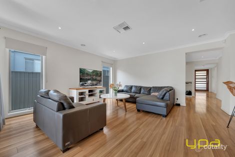 Property photo of 6 Hibernia Place Cranbourne East VIC 3977