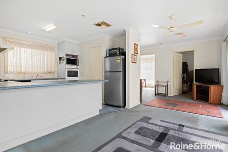Property photo of 5 Lakeside Drive Roxburgh Park VIC 3064
