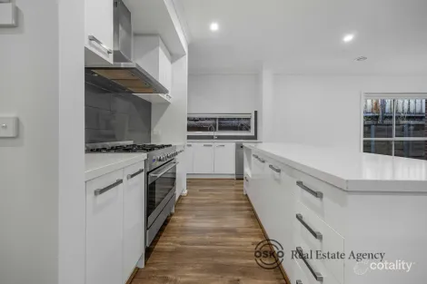 Property photo of 6 Maris Circuit Maddingley VIC 3340