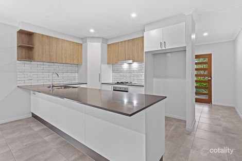 Property photo of 2/11 Jessamine Close Cannonvale QLD 4802