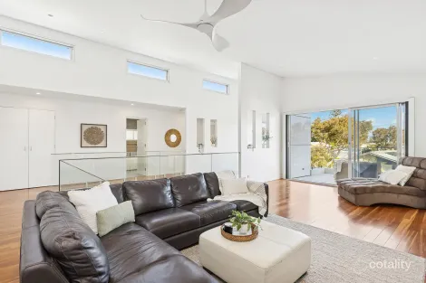 Property photo of 10 Binburra Avenue Toowoon Bay NSW 2261