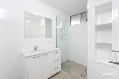 Property photo of 2/35 Henry Street Greenslopes QLD 4120