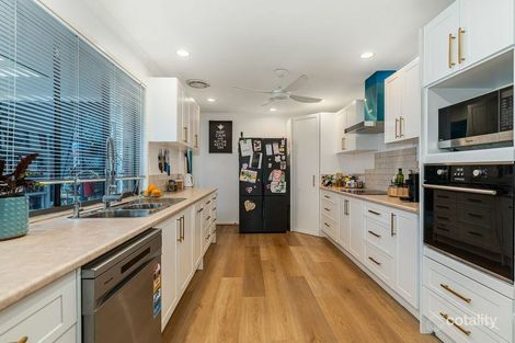 Property photo of 3 Lugano Street Riverhills QLD 4074