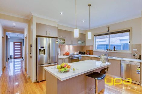 Property photo of 4 Densham Way Craigieburn VIC 3064