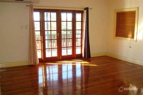 Property photo of 11 Roseneath Parade Wynnum West QLD 4178
