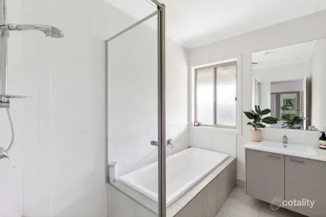 Property photo of 36 Grevillea Drive Mount Duneed VIC 3217