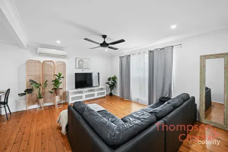 Property photo of 1 Unicomb Close Rutherford NSW 2320
