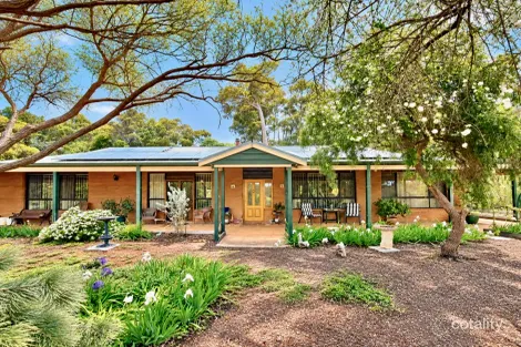 32 CLEOPATRA CRES, KANGAROO GULLY, WA 6255