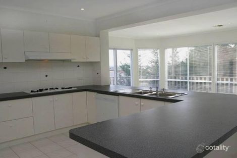 Property photo of 8 Quarry Hills Drive Berwick VIC 3806