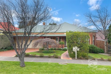 15 Edrington Park Dr, Berwick, VIC 3806
