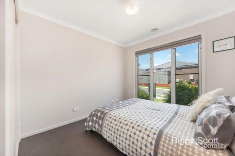 Property photo of 1 Sandstone Circuit Carrum Downs VIC 3201