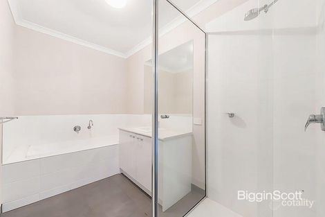 Property photo of 1 Sandstone Circuit Carrum Downs VIC 3201