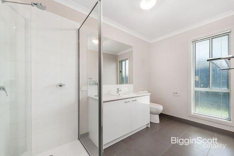 Property photo of 1 Sandstone Circuit Carrum Downs VIC 3201