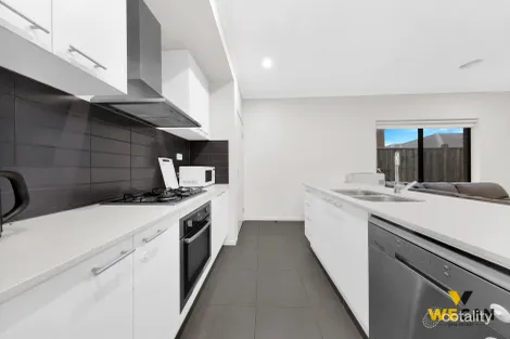 Property photo of 19 Vere Way Mickleham VIC 3064