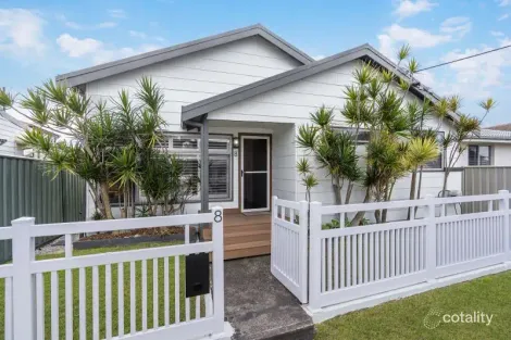 8 PACIFIC ST, STOCKTON, NSW 2295