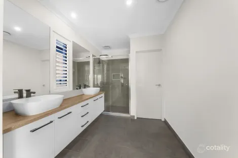 Property photo of 12 Orinoco Chase Werribee VIC 3030