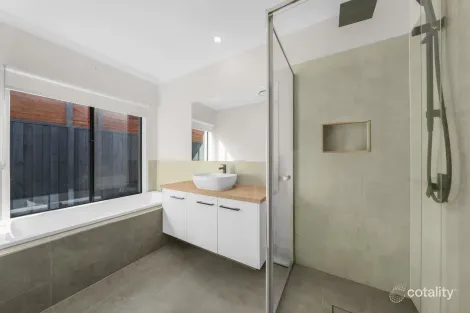 Property photo of 12 Orinoco Chase Werribee VIC 3030