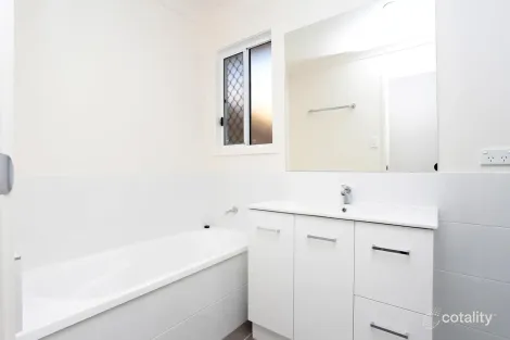 Property photo of 11 Therese Circuit Augustine Heights QLD 4300