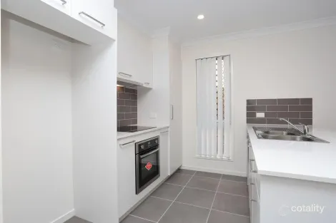 Property photo of 11 Therese Circuit Augustine Heights QLD 4300